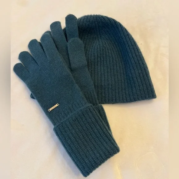 Like new! L.L. Bean Cashmere Beanie and Gloves Set - Picture 2 of 10